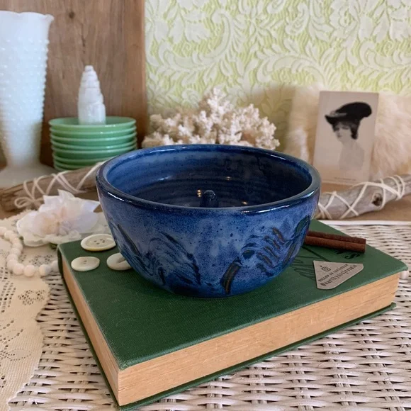 Vintage Handmade Pottery Bowl 🥣 Unique Home Decor / Kitchen / Gift / Baking - Picture 11 of 11